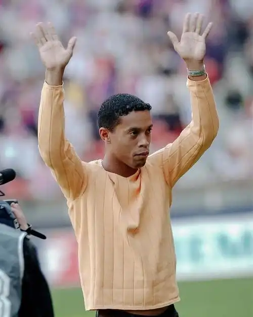 曾连续多个 曾连续多个