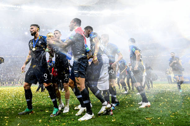 较其他三位 较其他三位